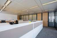 Poste de travail modulaire pliable moderne le plus populaire avec cloison de bureau, cloison murale insonorisée en verre trempé pour écoles et gymnases