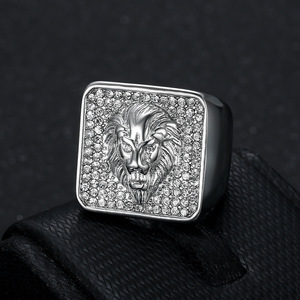 Anello da Uomo alla Moda con Testa di Leone in Acciaio Inossidabile Placcato Oro 18K, Stile Hip Hop, con Zirconi CZ e Finitura Iced Out - Product Image 3