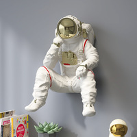 Décor mural créatif d'arrière-plan TV, sculpture d'astronaute en résine, décoration murale d'officier de l'aérospatiale pour le salon et le cosmonaute, livraison directe