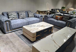 طقم أريكة ذهبي بتصميم جديد لمقعد واحد واثنين وثلاثة مقاعد، أرائك جلدية فاخرة على الطراز الإيطالي، طقم أريكة مخصص للفيلات وغرف المعيشة - Product Image 2