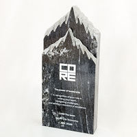 Plaque de trophée souvenir en marbre noir gravée sur mesure de haute qualité en forme de sommet de montagne