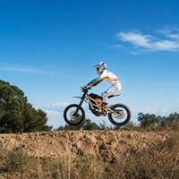 NOVERIDE Falcon Pro Moto Électrique Tout-Terrain 85 km/h 8500W Haute Performance E-Dirt Bike 72V 35Ah pour Vélo Cross à Batterie