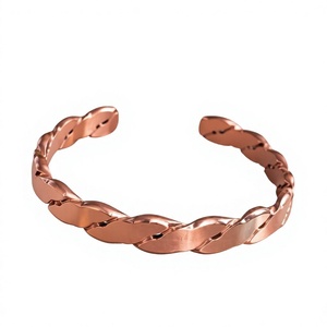 Brazalete de Cobre Trenzado en Oro Rosa, Ajustable, Hecho a Mano, Ecológico, Recuerdo de Boda - Product Image 1