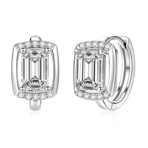 Pendientes de Aro con Halo de Moissanita Corte Esmeralda de 2ct, VVS D GRA, Chapados en Oro de 14K, Joyería de Moissanita Certificada GRA, Modernos y Elegantes para Mujer - Product Image 1