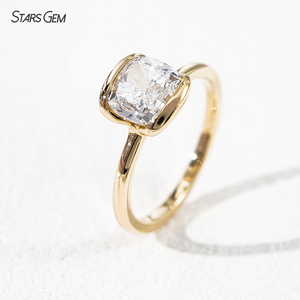 แหวนเพชรทรงคุชชั่น 2.0 กะรัต สี D เพาะเลี้ยงในห้องปฏิบัติการ ทองคำแท้ 14K ความบริสุทธิ์ 58.5% ประดับเพชรแบบ Tension Set สำหรับทั้งชายและหญิง รุ่น StarsGem - Product Image 5