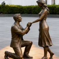 Statue de personnage en métal sur mesure de haute qualité, taille réelle, statue de couple en bronze pour la décoration extérieure des places publiques et des maisons