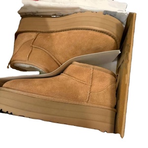 Chaussures d'hiver de luxe pour l'extérieur, bottes de neige, doublure intérieure épaisse, semelle épaisse et chaude, chaussures décontractées, semelles en caoutchouc, bottes de neige de marque de créateur - Product Image 1