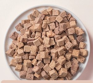 Factory Wholesale <strong>Organic</strong> <strong>Dog</strong> Cat Training Freeze-Dried Beef Liver Granules/Cubes Delicious Cat Snack <strong>Dogs</strong> Pet Treats Dry <strong>Food</strong> - Product Image 4