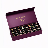 Boîtes d'emballage de chocolat de luxe noires personnalisées boîte-cadeau de dessert en papier avec séparateur pour les dates avec impression en relief