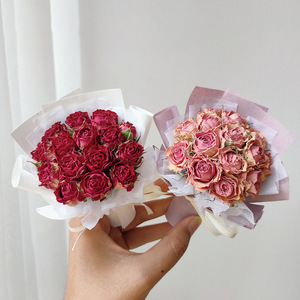 Boîte cadeau de bouquet de roses séchées faites à la main - Cadeau idéal pour un anniversaire ou la Saint-Valentin pour petite amie/ami - Décoration pour grille d'aération de <span class=keywords><strong>voiture</strong></span> - Product Image 1