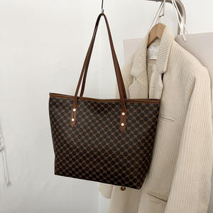 Louis sürüm 2025 Tote çanta lüks REP ünlü şekilli peluş çanta özel anahtarlık gözlük fermuar iki askıları çanta trendleri - Product Image 2