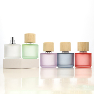 Bán Buôn Colourful 50Ml Rỗng Phun Nước Hoa Chai Thủy Tinh Mờ Vòng Chai Nước Hoa Với Nắp Bằng Gỗ - Product Image 4