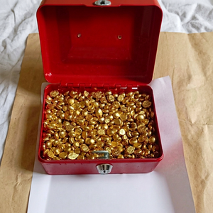Organizador de Joyas Rectangular con Diseño Sencillo y Patrón Sólido en Forma de Barra de Oro en Venta - Product Image 1