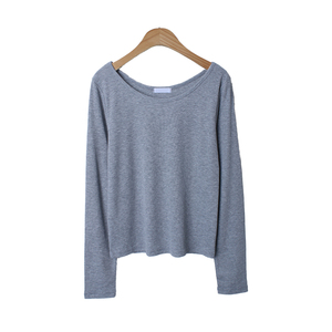 Camiseta térmica de manga larga de algodón con diseño liso para mujer, cálida y cómoda sin volumen, esencial para clima frío y comodidad en interiores. - Product Image 1