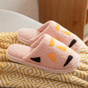 Pantoufles UG Tasman en laine et peau de mouton originales et amusantes pour femmes et hommes, vente en gros personnalisée - Product Image 6