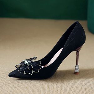 Escarpins à bout pointu avec nœud tendance, vente en gros, tailles 31-44, chaussures de luxe pour femmes 2024 - Product Image 3