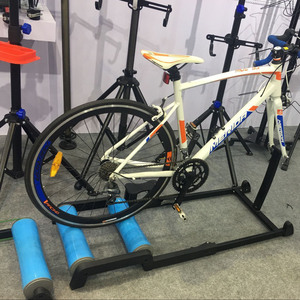 Marco <span class=keywords><strong>de</strong></span> aleación con rodillo PP para bicicleta, accesorio creativo <span class=keywords><strong>de</strong></span> alta calidad para entrenamiento <span class=keywords><strong>de</strong></span> <span class=keywords><strong>ciclismo</strong></span>, rodillo interior - Product Image 5