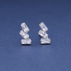 패션 쥬얼리 Astm F136 티타늄 3 사다리꼴 <span class=keywords><strong>CZ</strong></span> G23 티타늄 스터드 귀걸이 - Product Image 4