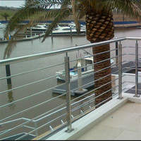 Système de balustrade horizontale extérieure en acier inoxydable massif avec main courante en bois pour terrasse, porche, villa