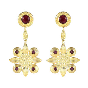 Boucles d'oreilles en laiton plaqué or avec fleur en rubis, petites boucles d'oreilles minimalistes pour usage quotidien avec pierre précieuse rose, bijoux classiques pour femmes pour les fêtes - Product Image 1