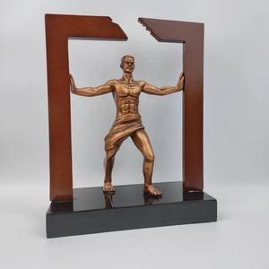 Récompenses personnalisées Résine Musculation Gars Statues Figurine Sculptures Artificielle Décoration de La Maison Trophées Trophée Souvenir Cadeaux - Product Image 6