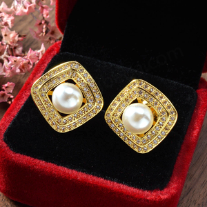 Ensemble de bijoux collier et boucles d'oreilles en zircon imitation perle plaqué or 18 carats de qualité supérieure pour femmes - Mariage, fiançailles, fête - Product Image 1