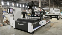 Routeur CNC à 3 axes pour le travail du bois, 1300*2500mm, haute vitesse, changement d'outil automatique, machine de gravure CNC pour le traitement des panneaux en bois