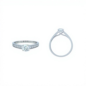 Bague de fiançailles classique pour femme en or blanc plaqué or avec diamant de laboratoire taille brillant 0,8 carat certifié IGI - Product Image 1