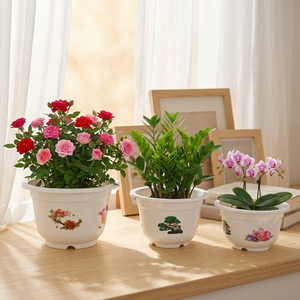 Juego de 9 Macetas Modernas de Plástico PP Blanco, Forma de Campana, con Base Elevada, para Balcón o Patio - Product Image 1