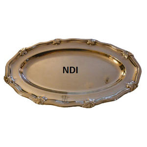 Mesa de comedor de forma ovalada con acabado dorado, bandeja para servir aperitivos, pasta o comida, bandeja para servir cena o postre - Product Image 1