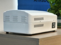 Stabilisateur de tension automatique mural de type relais 5KVA monophasé AC avec protection multiple en stock