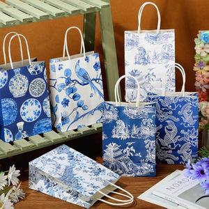 Bolsa de Papel Floral Azul y Blanca China con Asa, Bolsa de Papel Kraft con Asa Retorcida Personalizada, Bolsa de Regalo para Bodas, Despedidas de Soltera y Fiestas - Product Image 3