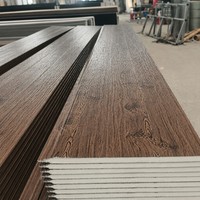 Planche de terrasse composite aspect métal sculpté, isolation thermique en mousse PU, revêtement extérieur pour villa
