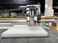 Machine de découpe CNC automatique pour la fabrication d'échantillons en carton, papier, vinyle, autocollants et panneaux KT