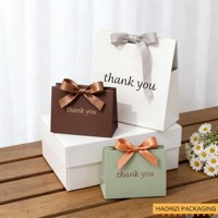 Sacs en papier personnalisés avec logo en feuille d'or pour magasin de chaussures, sacs en carton pour le shopping, sacs cadeaux en papier avec poignée en ruban