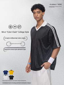 T-<span class=keywords><strong>shirt</strong></span> de football léger à col en V, design Y2K nostalgique à rayures appliquées, <span class=keywords><strong>tee</strong></span>-<span class=keywords><strong>shirt</strong></span> de sport décontracté pour hommes et femmes - Product Image 3