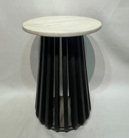 Table d'appoint moderne avec plateau en marbre et base cannelée en fer noir, table d'appoint décorative pour salon, mobilier robuste, collection prix de gros