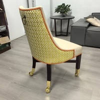 Chaise d'hôtel de luxe en bois massif avec roulettes et coussin, pour usage commercial, roues pour tapis, sac souple – Vente en gros usine Macao
