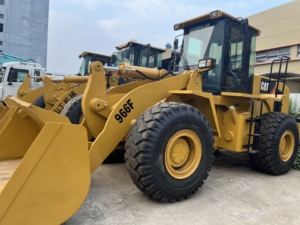 Venta de Cargadora de Ruedas CAT 966F Usada, Bien Mantenida, con Control Hidráulico Sensible y Gran Capacidad de Carga. - Product Image 3