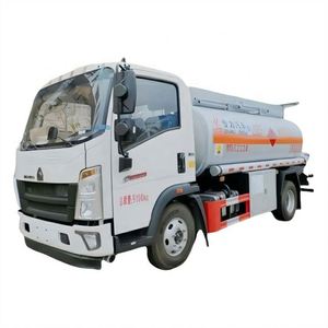 Camión Cisterna Howo Nuevo de Aleación de Aluminio Diésel con Capacidad de Más de 30000L para Transporte de Combustible - Product Image 1
