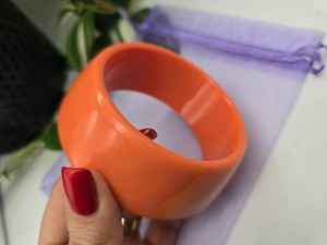 Brazaletes de Resina Compactos para Mujer con Diseño Moderno, Material Duradero y Patrones de Color Vibrantes para Uso Diario y Fiestas - Product Image 5