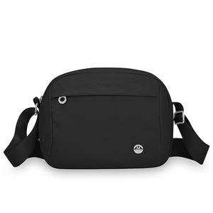 Sacs bandoulière cylindriques rayés en nylon imperméable, grande capacité, unisexe, personnalisables, tendance, noirs, vente en gros - Product Image 3