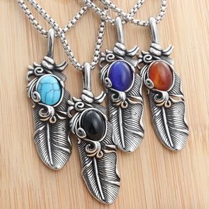 Collier pendentif plume Yunnique en acier inoxydable avec pierres turquoise, noires, bleues et rouges serties clos, bijou cadeau pour homme, perle carrée - Product Image 1