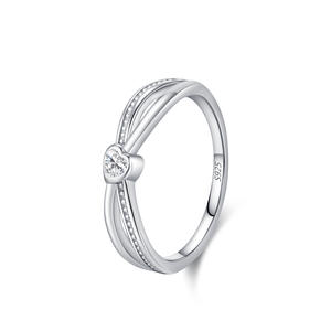 Un delicado conjunto de joyas en forma de corazón, elaborado en plata de ley S925, con un diseño dulce y único para un toque de ceremonia. - Product Image 6