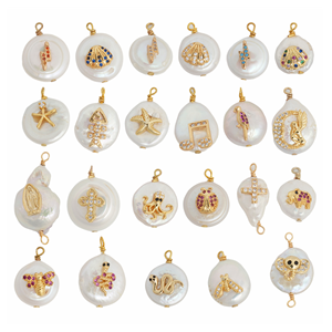 Breloques en perles baroques à motif symbolique |   Pendentifs en laiton plaqué or 18 carats avec accents en oxyde de zirconium (CZ) : Œil protecteur, Hamsa, Arbre de vie et Pierre de naissance - Product Image 6