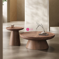 Yicheng Vente en gros Table basse ronde en bois massif Combinaison Creative Style médiéval Petit appartement Table à thé à vendre