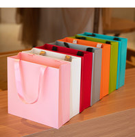 Sacs en papier d'art écologiques haut de gamme personnalisés en carton ivoire pour chaussures et chaussettes, avec gaufrage, laminage et impression sérigraphique, emballage avec logo personnalisé
