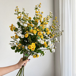 Rosas Artificiales de Plástico de Alta Simulación, Arreglo Floral Decorativo para Sala de Estar y Mesa de Comedor - Product Image 2