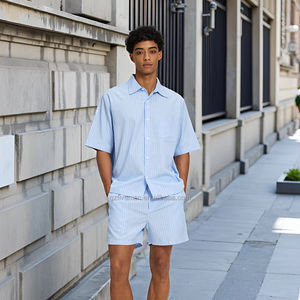 Completo Estivo Personalizzato da Fornitore di Abbigliamento alla Moda, Due Pezzi con Camicia Button-up e Pantaloncini, Stile High Street Casual per Uomo e Unisex - Product Image 1