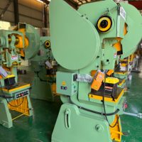 Machine de poinçonnage de tôles multifonctionnelle de haute qualité JB23-25T, équipée d'une pompe à moteur, haute stabilité mécanique pour la quincaillerie